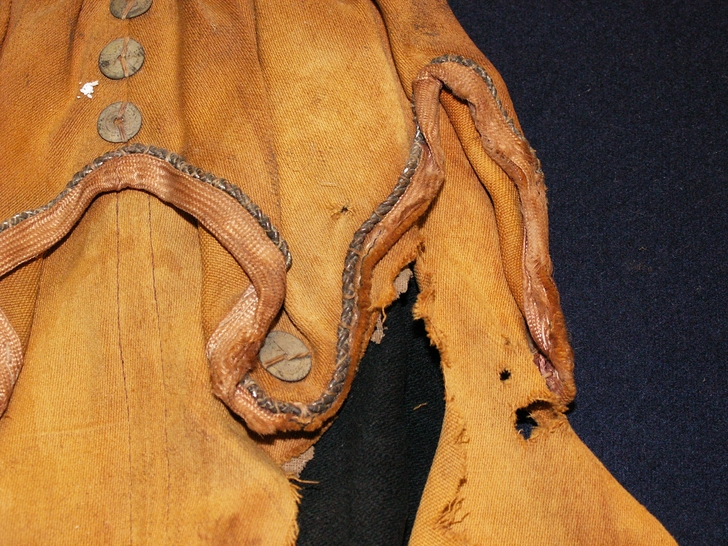 Degrado gonna davanti prima del restauro